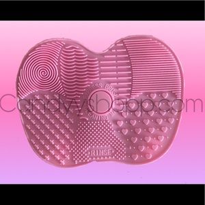 Pink silicone brush washer